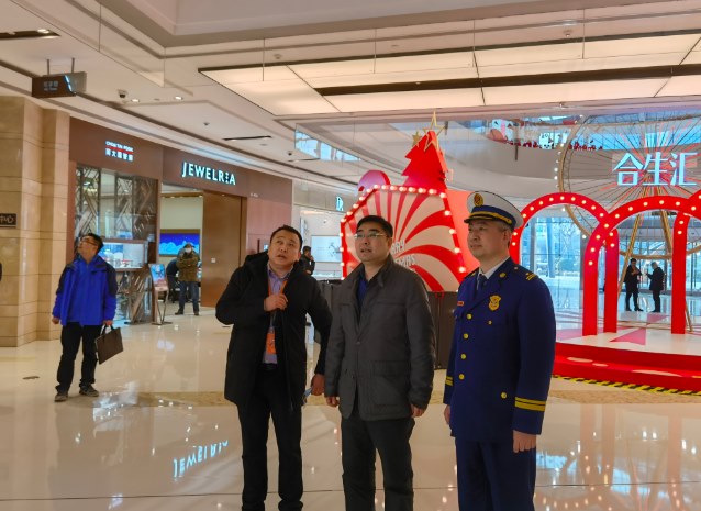 市委督促检查室督查大型商业综合体消防安全工作